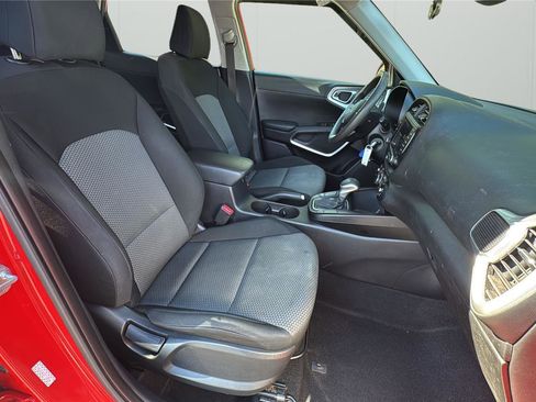 Used 2023 Kia Soul LX w/ LX Technology Package image 14