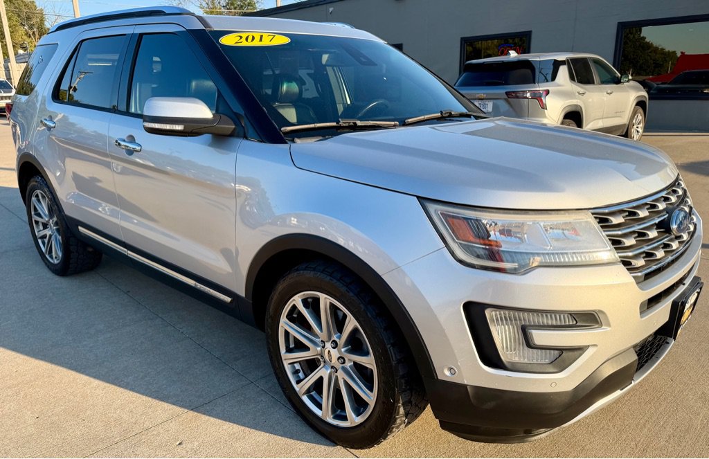 Used 2017 Ford Explorer Limited w/ Equipment Group 301A FWD image 1