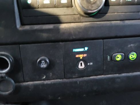 Used 2019 Chevrolet Express 3500 Extended w/ Driver Convenience Package RWD image 18