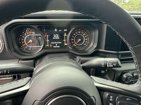 New 2026 Jeep Gladiator Sport AWD/4WD image 24