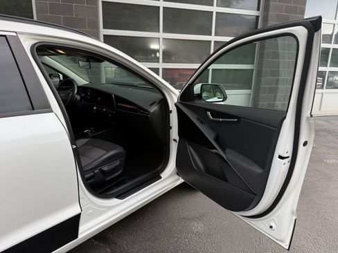 Used 2023 Kia Niro Wind FWD image 35