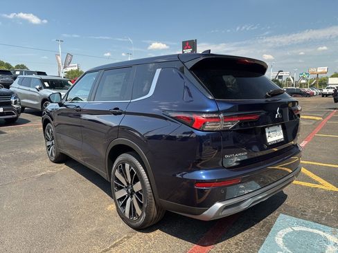 New 2025 Mitsubishi Outlander SE image 10