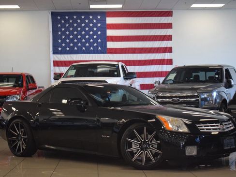 Used 2005 Cadillac XLR RWD image 2