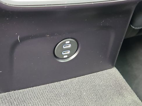 Used 2021 Porsche Macan AWD/4WD image 24