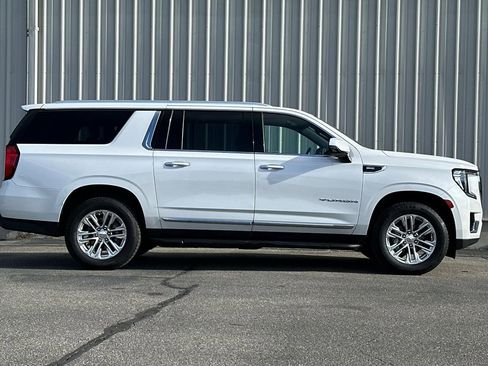 Used 2021 GMC Yukon XL SLT w/ SLT Premium Package AWD/4WD image 3