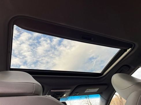 Used 2019 Toyota Avalon XLE FWD image 19