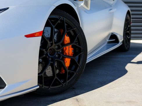 Used 2023 Lamborghini Huracan EVO image 11