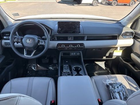 New 2025 Honda Pilot EX-L image 13