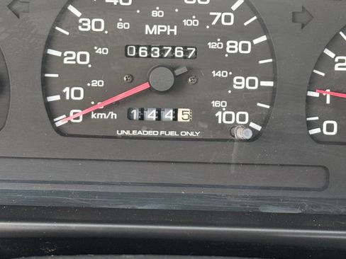 Used 1994 Nissan Pickup XE image 7