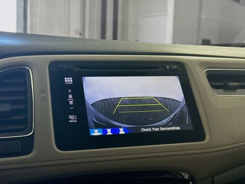 Used 2018 Honda HR-V EX image 11