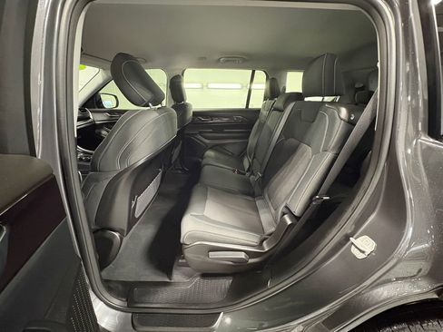 Used 2023 Jeep Grand Cherokee L Laredo image 23