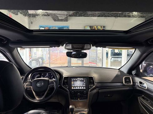 Used 2017 Jeep Grand Cherokee Limited w/ Luxury Group II AWD/4WD image 25