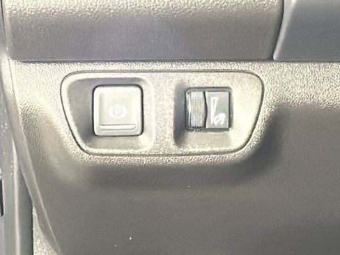 Used 2022 GMC Acadia SLE w/ Driver Convenience Package FWD image 20