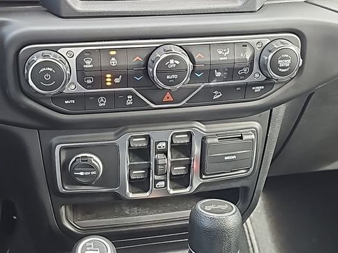 Used 2021 Jeep Wrangler Unlimited Sahara image 6