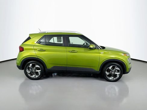 Used 2024 Hyundai Venue SEL FWD image 4