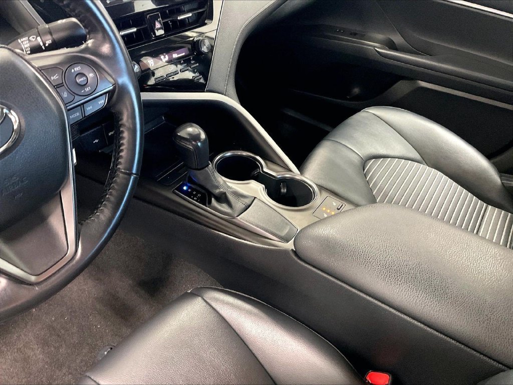 Used 2021 Toyota Camry SE w/ Cold Weather Package FWD image 20