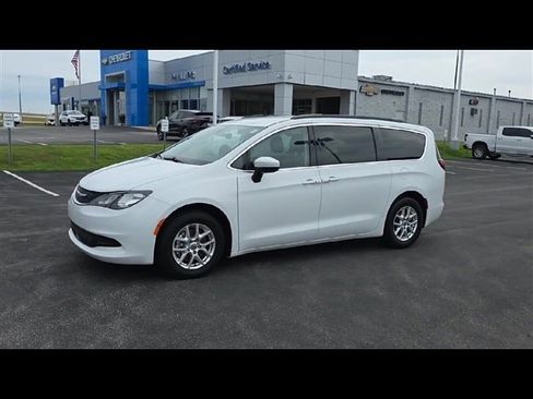 Used 2021 Chrysler Voyager Lxi image 4