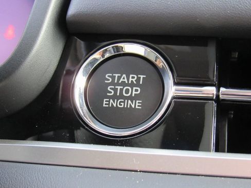 New 2025 Mitsubishi Outlander SE image 18