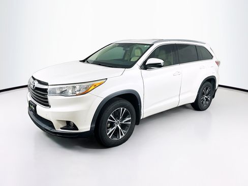 Used 2016 Toyota Highlander XLE AWD/4WD image 3