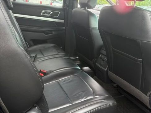 Used 2017 Ford Explorer XLT w/ Equipment Group 202A AWD/4WD image 23