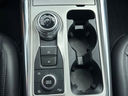 Used 2023 Ford Explorer XLT w/ Equipment Group 202A image 19