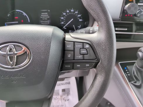 Used 2023 Toyota Sienna LE image 21