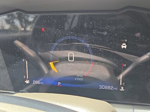 Used 2025 Chevrolet Trax LT w/ LT Convenience Package FWD image 16