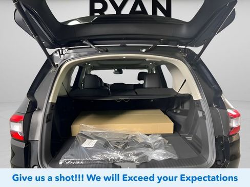 New 2025 Honda Pilot Touring image 8