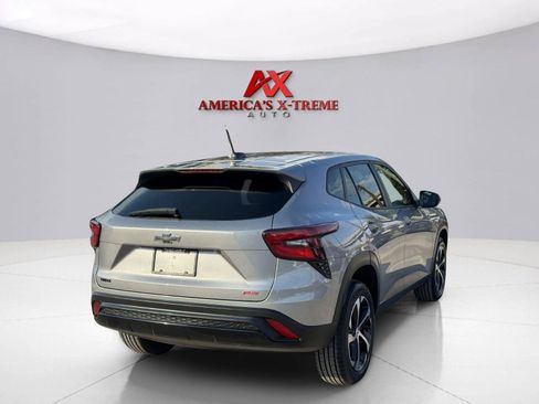 Used 2024 Chevrolet Trax RS w/ Sunroof Package FWD image 6
