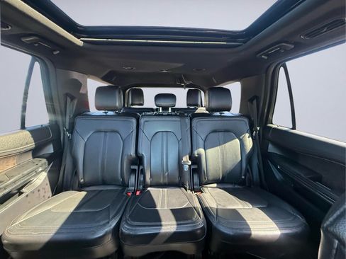 Used 2019 Ford Expedition Limited w/ Equipment Group 302A AWD/4WD image 18
