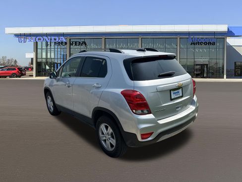 Used 2019 Chevrolet Trax LT w/ LT Convenience Package AWD/4WD image 3