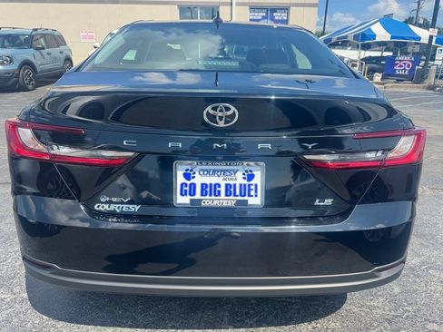 Used 2025 Toyota Camry LE FWD image 5