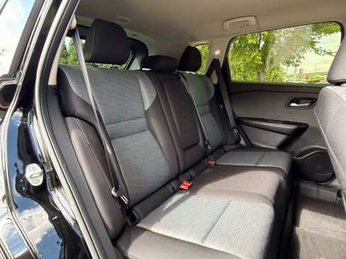 Used 2023 Nissan Rogue SV FWD image 18