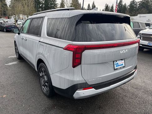 Used 2025 Kia Carnival EX image 7