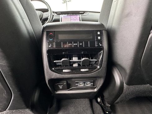 Used 2022 Jeep Grand Cherokee L Limited AWD/4WD image 28