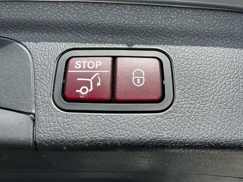 Used 2021 Mercedes-Benz GLE 450 4MATIC image 25