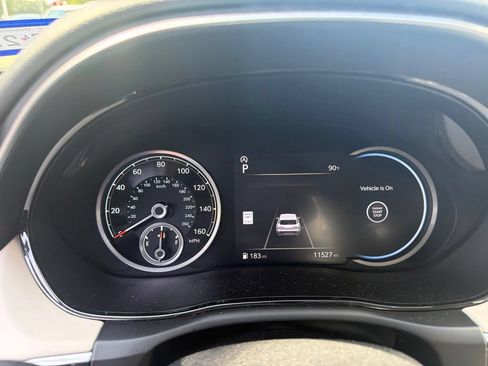 Used 2025 Genesis GV70 2.5T AWD/4WD image 3