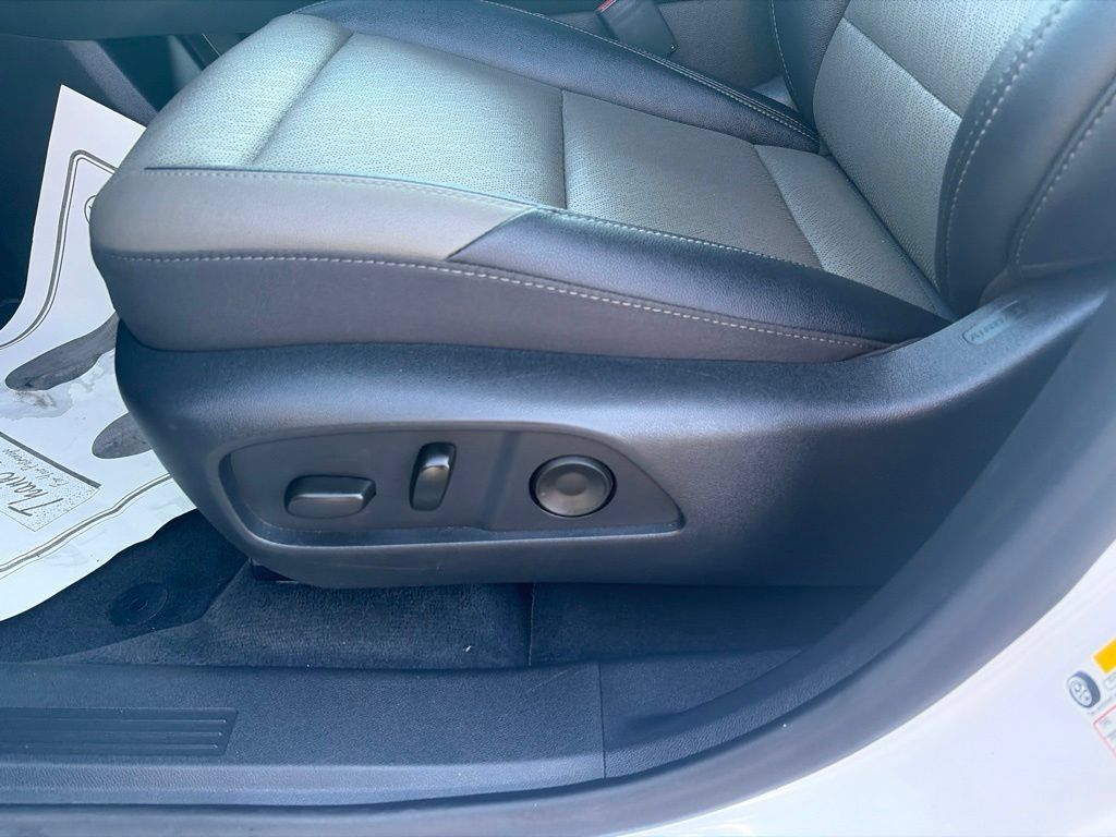Used 2026 Chevrolet Equinox LT w/ Convenience Package II AWD/4WD image 16