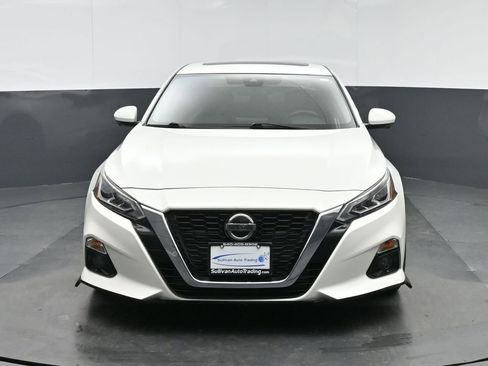 Used 2020 Nissan Altima 2.0 Platinum FWD image 2