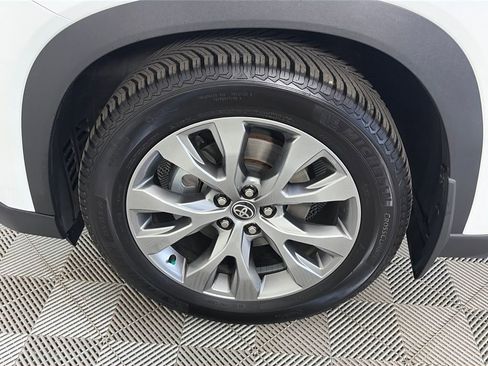 Used 2024 Toyota Grand Highlander AWD image 8