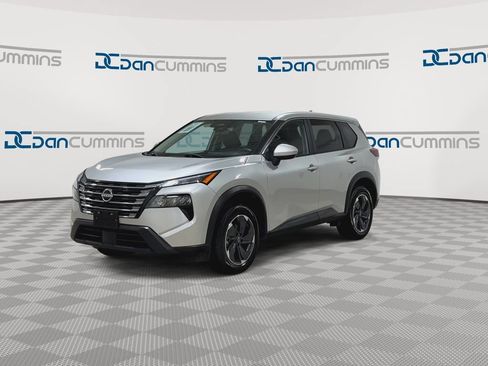 Used 2024 Nissan Rogue SV AWD/4WD image 5