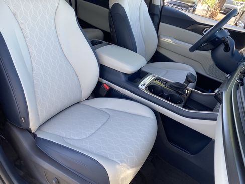 New 2026 Kia Carnival SX w/ SX Dark Edition Package image 8