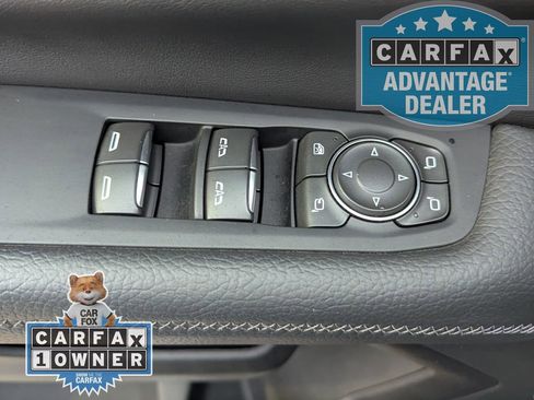 Used 2025 GMC Yukon Denali RWD image 17
