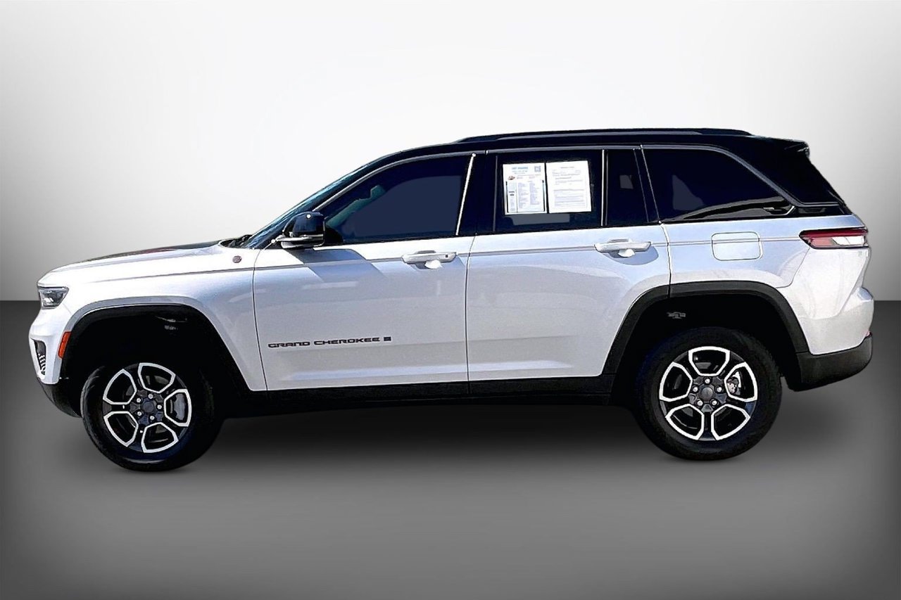 Certified 2022 Jeep Grand Cherokee Trailhawk w/ Luxury Tech Group III AWD/4WD image 5