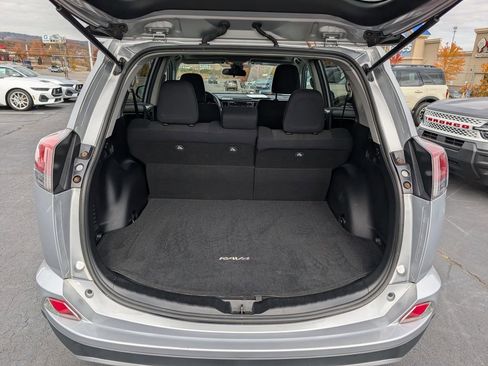 Used 2018 Toyota RAV4 XLE image 9