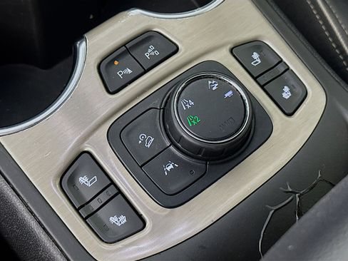 Used 2018 GMC Terrain Denali w/ Advanced Safety Package image 25