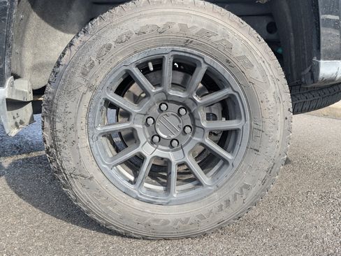 Used 2022 Chevrolet Colorado LT AWD/4WD image 9
