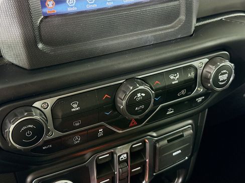 Used 2022 Jeep Wrangler Unlimited Sport image 17