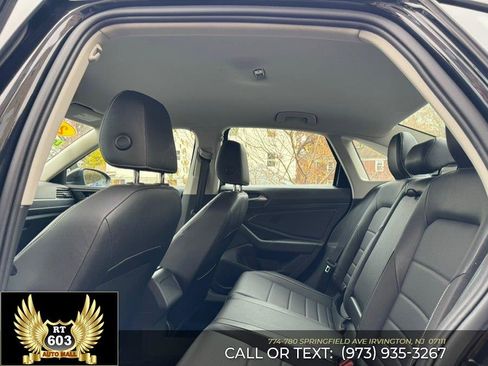 Used 2024 Volkswagen Jetta SE image 8