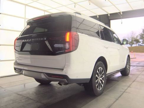Used 2025 Ford Expedition Platinum AWD/4WD image 4